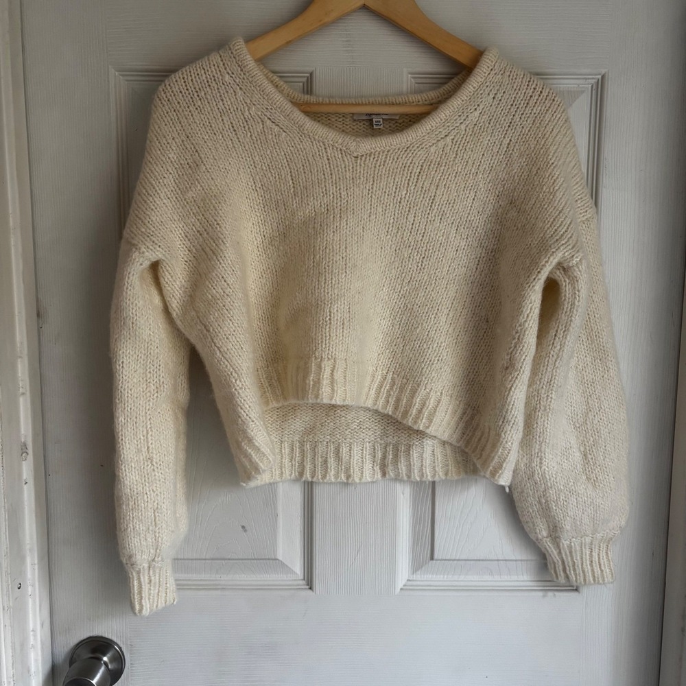 Cream Knit V Neck Cropped Sweater Cozy Pullover Women's Size XXS Oversized‎ Wool